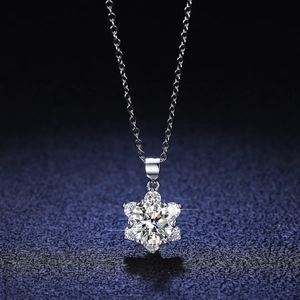 925 Sterling Silver Snowflake Pendant Necklace For Women Moissanite Rhinestone 1 Carat Sparkling Chain Jewelry Gift