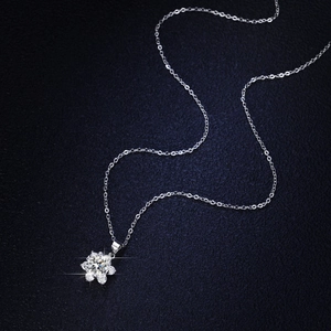 Classic 925 sterling silver snowflake pendant necklace with 1 carat moissanite gemstone