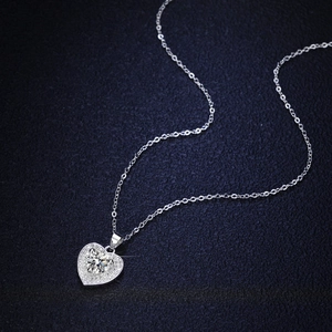Collier élégant avec pendentif cœur en argent sterling 925, moissanite 1 carat et pavé