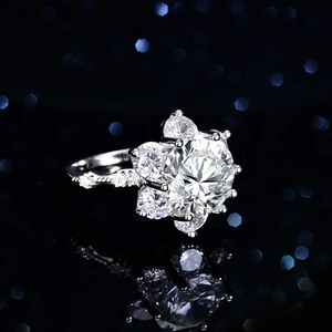 Sunflower 925 sterling silver 5-carat moissanite ring with six-prong starburst halo