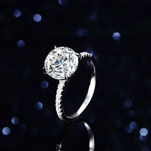 Classic S925 sterling silver ring with 5 carat round brilliant moissanite and pavé band