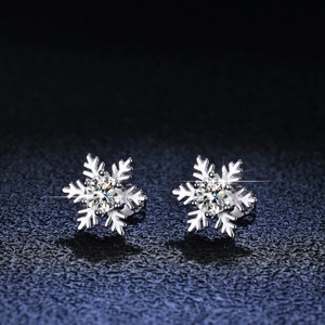 925 Sterling Silver Snowflake Stud Earrings For Women Moissanite Zirconia Elegant Minimalist Wedding Party Jewelry Christmas Gift