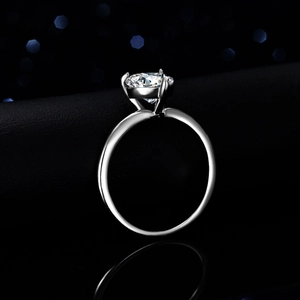 Classic S925 silver heart ring with 2ct round brilliant moissanite in 4-prong setting