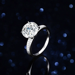 Bague classique en argent s925 moissanite 5 carats avec serti 4 griffes et anneau pavé