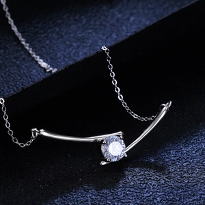 925 Sterling Silver Moissanite Zirconia Pendant Necklace Women Elegant Simple Curved Lightning Bar Clavicle Chain Jewelry