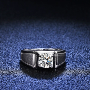 S925 silver moissanite ring for men with matte finish and four-prong diamond setting