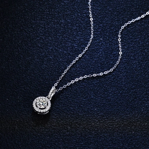 Élégant collier en argent sterling S925 avec pendentif brillant en moissanite ronde