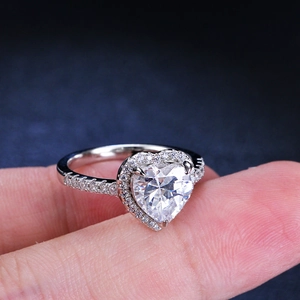 Bague en argent S925 avec moissanite en forme de cœur et halo de diamants micro-pavés