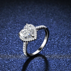 Bague élégante en argent S925 avec moissanite en cœur et serti halo pour femme