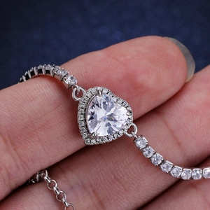 Bracelet en argent 925 avec pierre centrale en moissanite en forme de cœur et halo