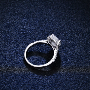 Bague luxueuse en argent S925 avec moissanite cœur et pierres scintillantes micro-pavées