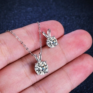 Collier classique en moissanite de 1 carat en argent 925 avec serti à quatre griffes