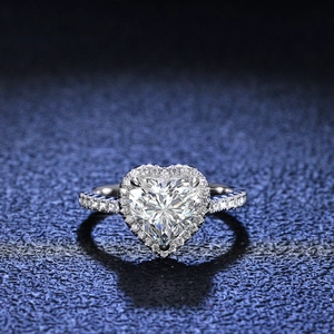 Bague luxueuse en argent S925 avec moissanite en forme de cœur et sertissage halo