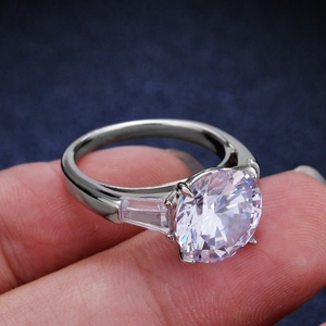 Classic 5-carat moissanite ring with four-prong setting and s925 silver band
