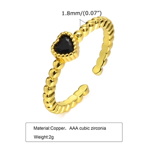 Anello regolabile in rame dorato con zircone a cuore nero e trama a perline