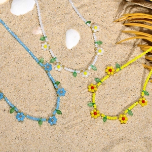 Collier Perlé Marguerite en Acier Inoxydable pour Femmes Plage D'été Cristal Coloré Petites Perles Chaîne de Clavicule Bijoux de Vacances