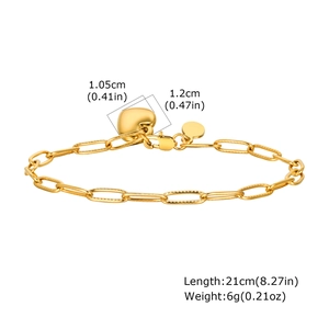 Détail du bracelet avec pendentif cœur montrant les dimensions et la chaîne trombone