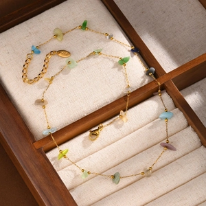 Collana in acciaio inossidabile placcato oro K18 con pietre naturali colorate miste
