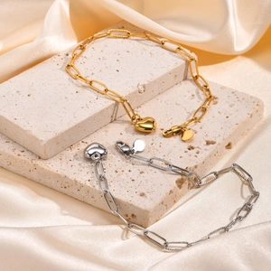 Bracelet Minimaliste en Acier Inoxydable avec Pendentif Coeur pour Femme Bijoux Fermoir Homard Chaîne Trombone Or Argent