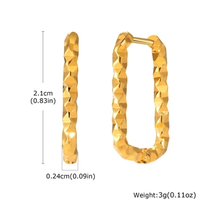 Détails des boucles d'oreilles créoles géométriques en or avec dimensions précises