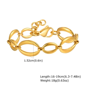 Vue détaillée du bracelet à grosses mailles dorées avec fermoir mousqueton et dimensions