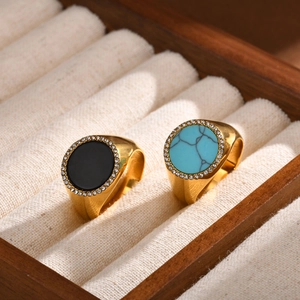 Chevalière en Acier Inoxydable Vintage pour Femme Plaqué Or Incrustation Agate Turquoise Strass Pavé Rond Bijoux de Mode