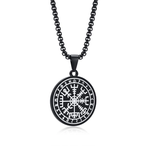 Collier homme pendentif boussole Viking Vegvisir noir avec runes nordiques gravées