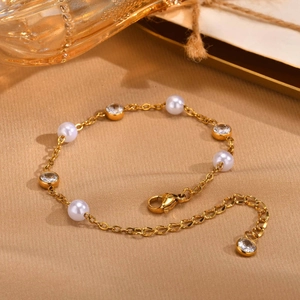 Elegante bracciale da donna in acciaio inossidabile dorato con perle finte e zirconi