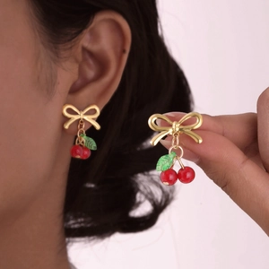 Boucles d'Oreilles Pendantes Cerise avec Nœud en Acier Inoxydable pour Femmes Plaquées Or avec Perles Cerise Rouge Bijoux de Fête