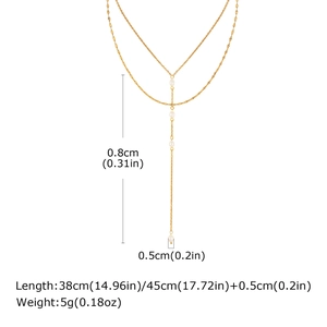 Vue détaillée du collier double rang en Y doré avec perles blanches et mesures de taille