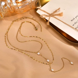 Collier en Y double rang en acier inoxydable doré avec des pendentifs perles nacrées