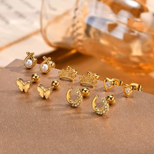 Orecchini a Bottone in Acciaio Inossidabile Zirconia Perla Artificial Cuore Farfalla Corona Ferro di Cavallo Gioielli Moda Donna