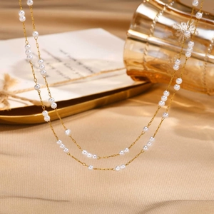 Collier double couche élégant en acier inoxydable doré avec perles blanches pour femmes