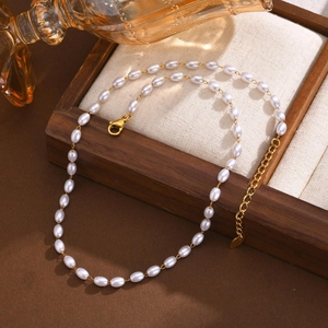 Women's stainless steel gold necklace with elegant oval pearls and adjustable lobster clasp