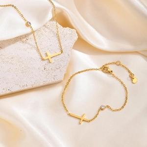 Minimalistische Edelstahl Vergoldete Horizontale Kreuz Anhänger Halskette Strass Verziert Mode Schmuck Für Damen