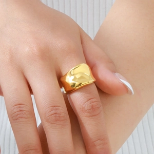Bague Femme Minimaliste Géométrique Irrégulière en Acier Inoxydable Plaqué Or Large Épaisse Brillante Bijoux de Mode Moderne