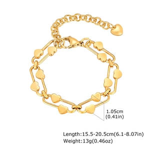 Détail d'un bracelet en chaîne trombone plaqué or avec fermoir mousqueton réglable
