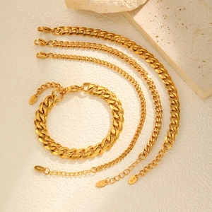 Set bracciali a catena cubana in acciaio inossidabile dorato con dettaglio punzonatura K18