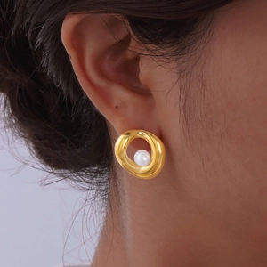 Orecchini A Lobo Geometrici Irregolari In Acciaio Inossidabile Placcato Oro Con Perla Artificial Sintetica Per Donna