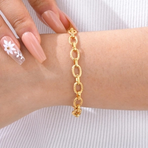 Bracelet chaîne en acier inoxydable doré avec maillons torsadés texturés pour femmes