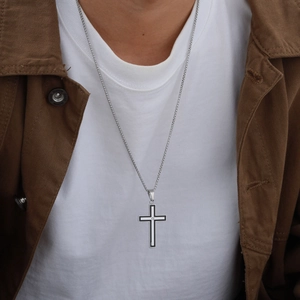 Collier pour homme avec pendentif croix double épaisseur et pierre sur chaîne box argent
