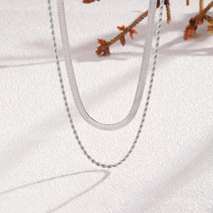 Collier double épaisseur en acier inoxydable avec une chaîne serpent et une chaîne corde