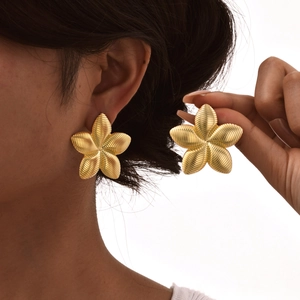 Boucles d'Oreilles Clous en Acier Inoxydable Fleur pour Femme Plaquées Or Grandes Fleurs Texture Nervurée Bijoux de Mode pour Fête et Quotidien