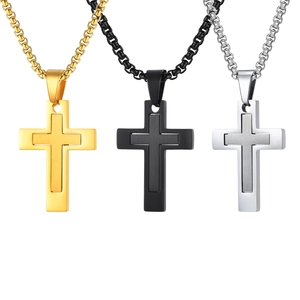 Lot de trois colliers pendentifs croix pour homme en finitions or, noir et acier argenté