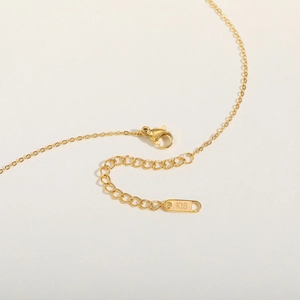 Collier en Y doré avec perles carrées en acier inoxydable et fermoir mousqueton réglable