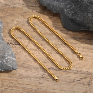 Collier chaîne Franco en or poli sur pierre avec un fermoir mousqueton sûr