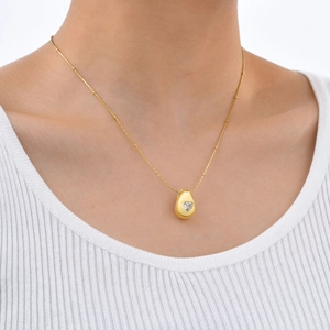 Goldene Kugelkette mit einem Wassertropfen-Anhänger und Herz-Zirkonia-Stein für Damen
