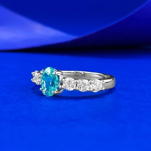 Bague élégante en argent S925 avec pierre Paraiba ovale et accents de zircon