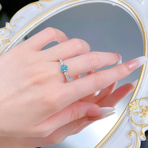 Bague en argent S925 avec pierre Paraiba ovale 5x7mm et diamants de côté