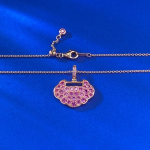 Collier cadenas Ruyi en argent S925 rose doré serti de zircons roses sur soie bleue